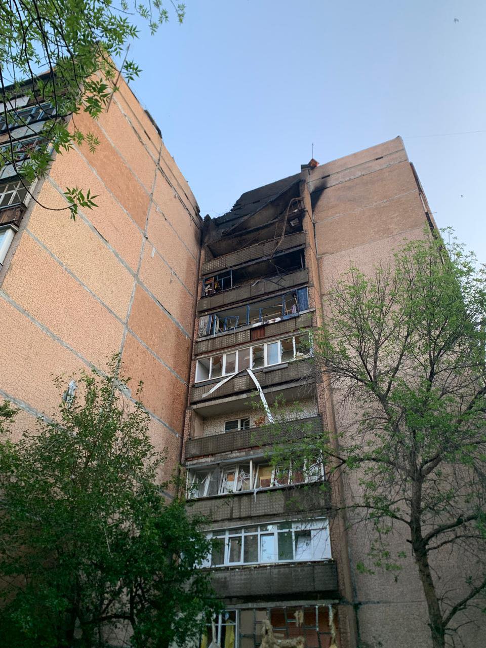 Росіяни вдарили дронами по дитсадку та багатоповерхівці у Краматорську (фото)